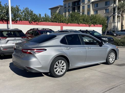 Used 2019 Toyota Camry LE image 2