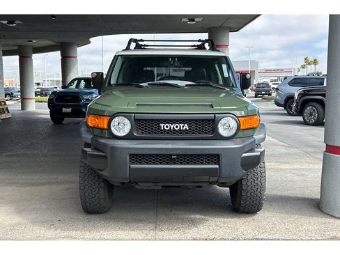 Used 2013 Toyota FJ Cruiser 4WD w/ Upgrade Pkg image 3
