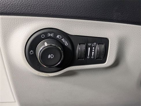 Used 2018 Jeep Compass Latitude w/ Popular Equipment Group image 15