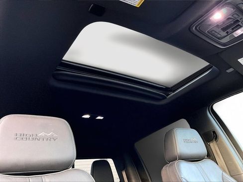 Used 2021 Chevrolet Silverado 1500 High Country w/ Technology Package image 17