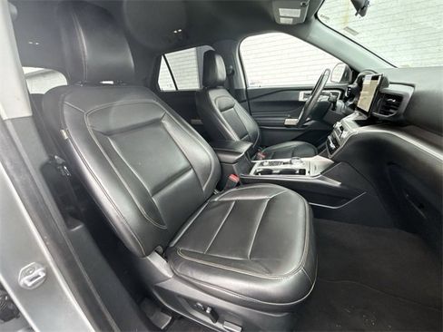 Used 2022 Ford Explorer XLT w/ Equipment Group 202A image 27