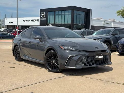 Used 2025 Toyota Camry SE w/ Convenience Package FWD image 1