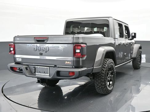 Used 2024 Jeep Gladiator Sport image 5