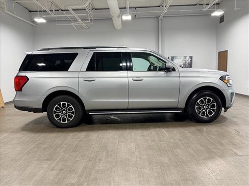 Certified 2023 Ford Expedition Max XLT image 3