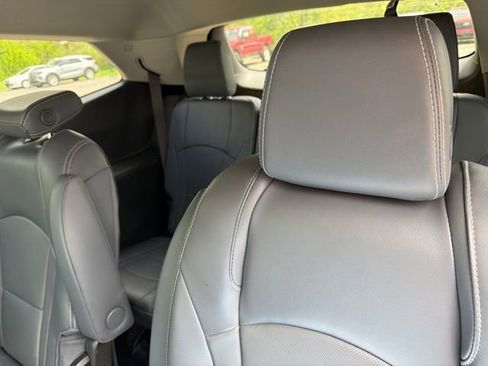 Used 2018 Buick Enclave Premium w/ LPO, Hit The Road Package AWD/4WD image 7