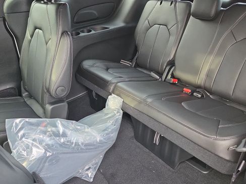 New 2026 Chrysler Pacifica Select w/ S Appearance Package image 14