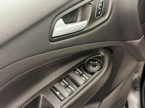 Used 2017 Ford Escape SE w/ Equipment Group 201A FWD image 17
