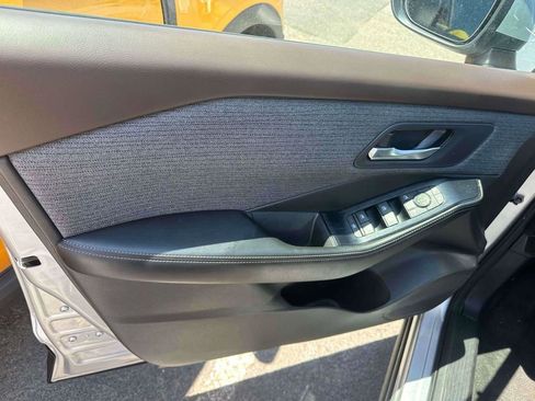 Used 2022 Nissan Rogue SV AWD/4WD image 15