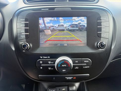 Used 2018 Kia Soul + FWD image 24