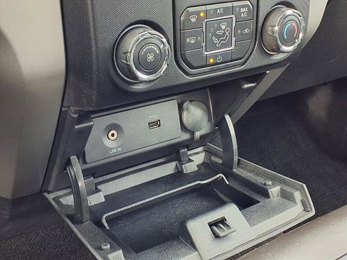 Used 2013 Ford F150 XLT w/ Luxury Equipment Group image 14