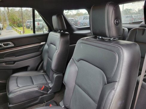 Used 2018 Ford Explorer Limited image 11