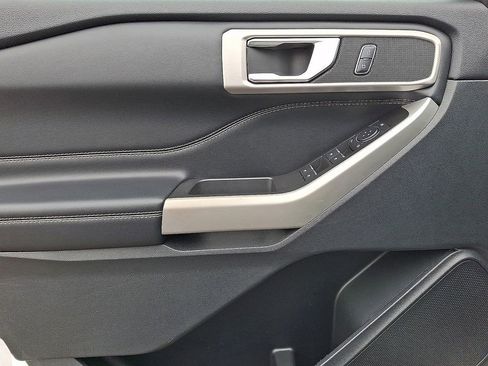 Used 2021 Ford Explorer XLT w/ Equipment Group 202A image 13