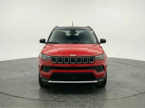 Used 2025 Jeep Compass Limited AWD/4WD image 2