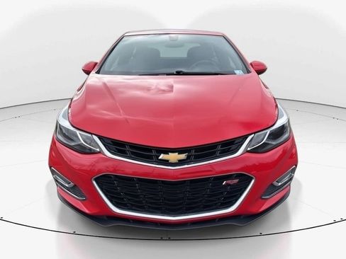 Used 2018 Chevrolet Cruze LT w/ Convenience Package image 2
