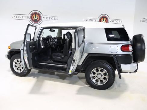Used 2012 Toyota FJ Cruiser 4WD w/ Upgrade Pkg image 27