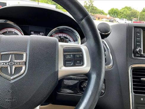 Used 2013 Dodge Grand Caravan Crew w/ Driver Convenience Group FWD image 11