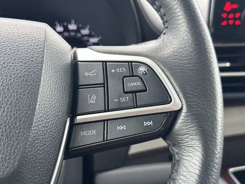 Used 2024 Toyota Sienna XLE image 24