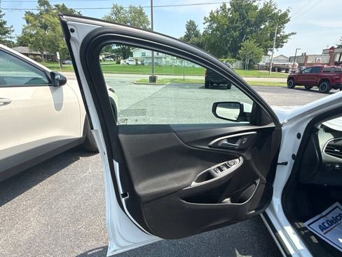 Used 2024 Chevrolet Malibu LT FWD image 16