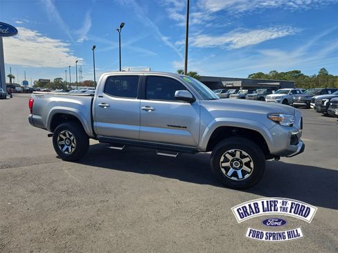 Used 2022 Toyota Tacoma TRD Sport image 1