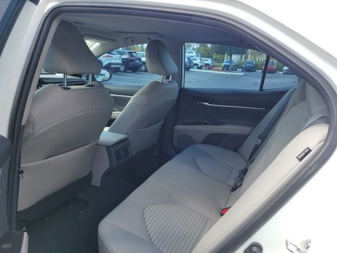 Used 2022 Toyota Camry SE w/ Audio Upgrade Package image 18