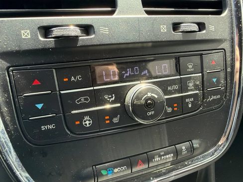 Used 2018 Dodge Grand Caravan GT FWD image 9