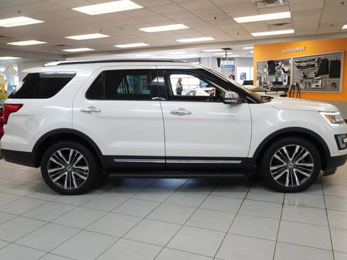 Used 2017 Ford Explorer Platinum image 13
