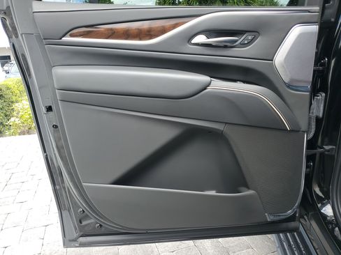 Used 2022 Cadillac Escalade ESV Sport Platinum w/ LPO, ONYX Package image 17