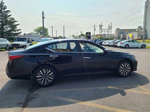Used 2023 Nissan Altima 2.5 SV image 6