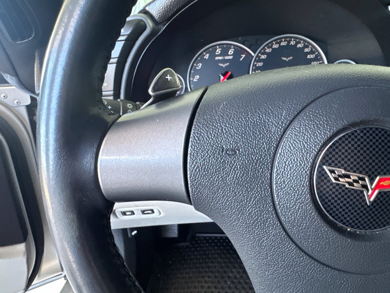 Used 2006 Chevrolet Corvette Coupe w/ Preferred Equipment Group RWD image 21