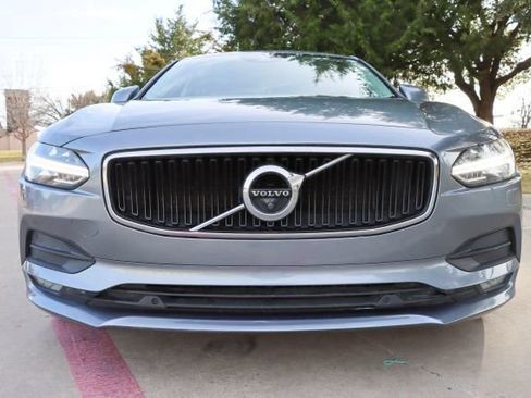 Used 2018 Volvo S90 T5 Momentum image 2