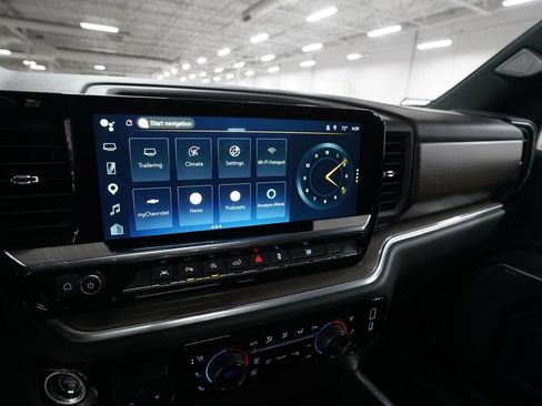 Used 2022 Chevrolet Silverado 1500 High Country w/ High Country Premium Package AWD/4WD image 6