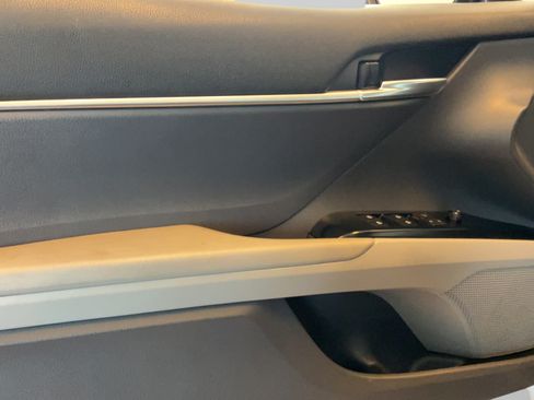 Used 2019 Toyota Camry LE FWD image 23