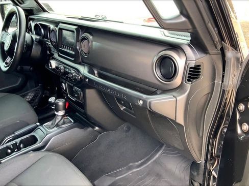 Used 2023 Jeep Wrangler Sport image 33