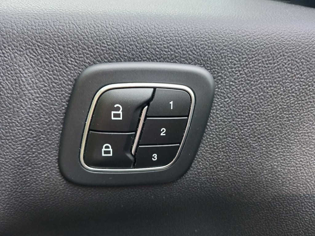 Used 2023 Ford Escape Active w/ Tech Pack #2 AWD/4WD image 25
