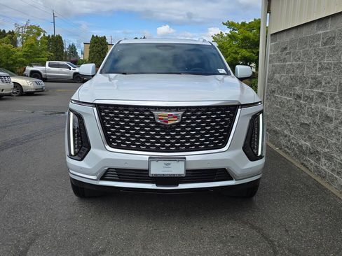 New 2026 Cadillac Escalade Luxury AWD/4WD image 13