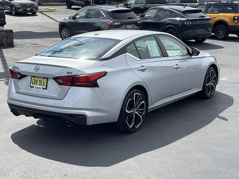 Used 2024 Nissan Altima 2.5 SR FWD image 5