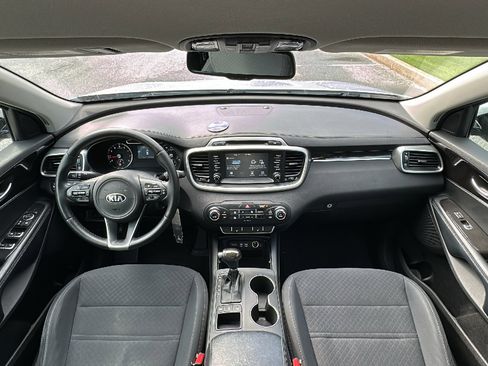 Used 2017 Kia Sorento AWD w/ LX Convenience Package image 27