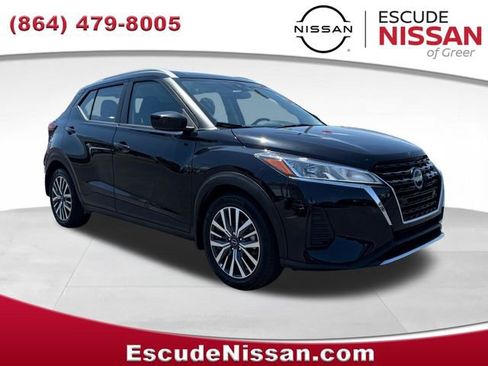 Used 2023 Nissan Kicks SV FWD image 1