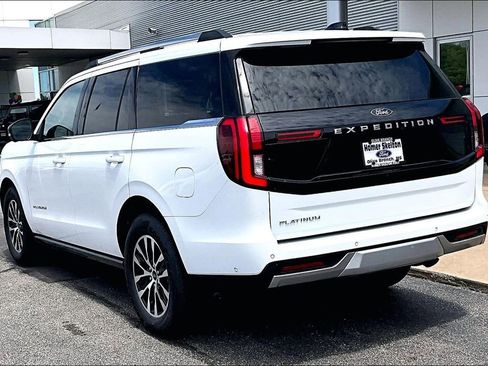 Used 2025 Ford Expedition Platinum AWD/4WD image 3