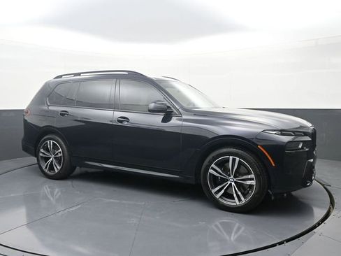 Used 2024 BMW X7 xDrive40i w/ Executive Package image 3