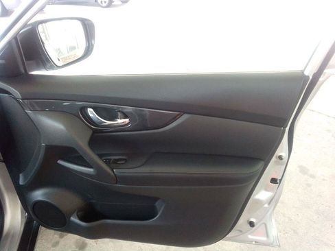 Used 2020 Nissan Rogue SV FWD image 21