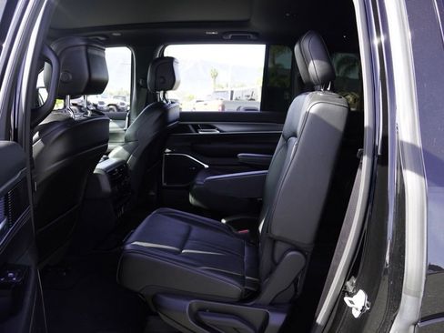 Used 2023 Jeep Wagoneer Series II image 23