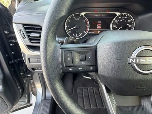 Used 2025 Nissan Rogue S image 27