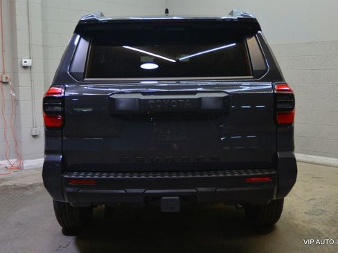 Used 2025 Toyota 4Runner SR5 AWD/4WD image 9