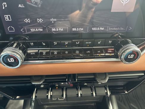 Certified 2024 GMC Canyon AT4 w/ AT4 Premium Package AWD/4WD image 29
