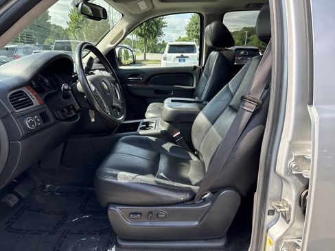 Used 2013 Chevrolet Tahoe LT w/ Luxury Package RWD image 16