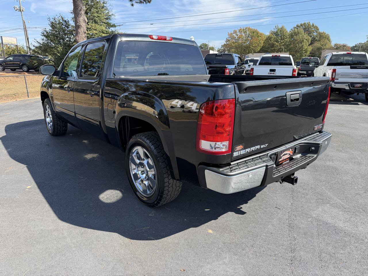 Used 2009 GMC Sierra 1500 SLT w/ Skid Plate Package AWD/4WD image 2