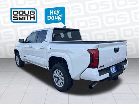 Used 2025 Toyota Tacoma SR5 AWD/4WD image 26