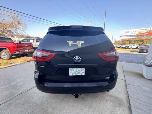 Used 2020 Toyota Sienna Limited Premium w/ Carpet Mat Package image 6