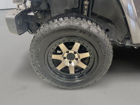 Used 2018 Jeep Wrangler Sport AWD/4WD image 8